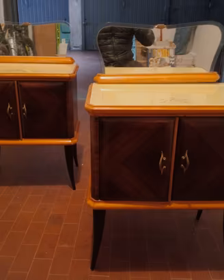 Coppia di comodini anni 50
