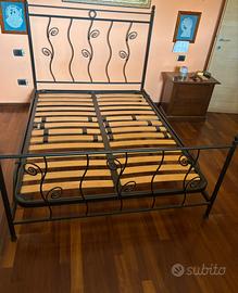 Letto in ferro battuto con doghe