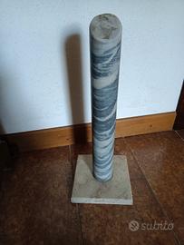 colonnina in marmo