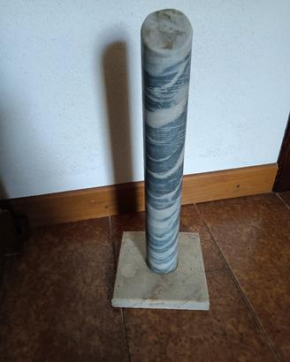 colonnina in marmo