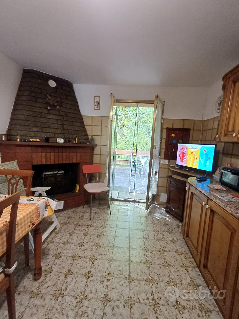casa all'ombra noce centenario - Vista 2