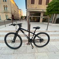 Bici MTB Cross 29" – 24V – NERO/BIANCO – Come Nuov