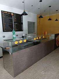 arredi pizzeria, banconi, tavoli, sedie, ed altro