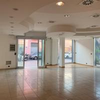 Bottega Angolare 3Luci Via DelBosco/Due Obelischi