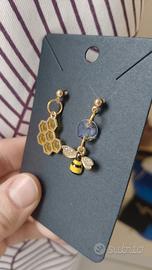 Orecchini con fiorellino e Ape