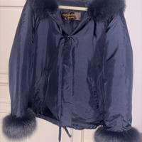 Piumino Yves Saint Laurent in seta blu scuro con b