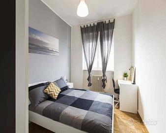 Stanza in appartamento di 219 m² a Corsico