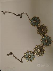 Collana con fiori azzurri 