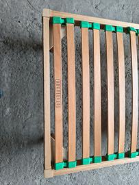 Rete singola con doghe in legno