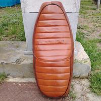 Sella artigianale in pelle per Triumph Bonneville 