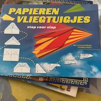 Manuale per costruire aeroplanini di carta