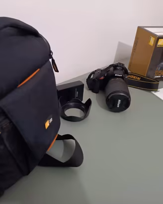 Reflex NIKON D5600 con obiettivo e borsa inclusi