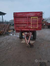 Rimorchio ribaltabile posteriore