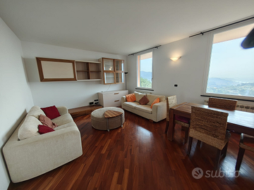 Appartamento ultimo piano ge-pra vista mare