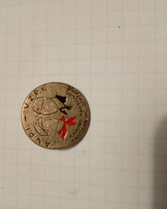 spilla commemorativa bilingue partigiana 