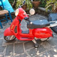 Vestpa giocattolo Peg Perego colore rossa