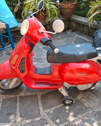 Vestpa giocattolo Peg Perego colore rossa