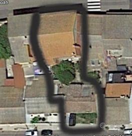 Casa con giardino più terreno edificabile