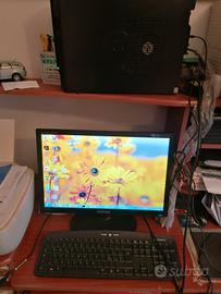 PC fisso con monitor 
