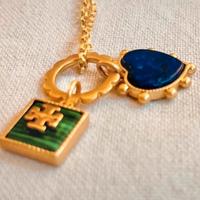 Collana quadrata verde cuore blu tory burch