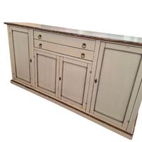 Credenza Antichizzata di Carattere