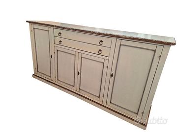 Credenza Antichizzata di Carattere