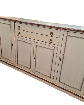 Credenza Antichizzata di Carattere
