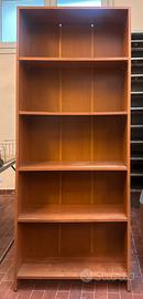 Libreria in legno con ripiani regolabil