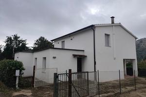 Villa su due livelli con 4 camere da letto a Sezze