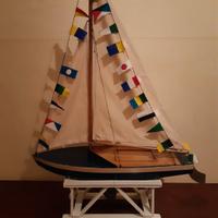 antico modellino di nave giocattolo 