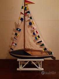 antico modellino di nave giocattolo 