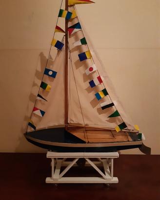 antico modellino di nave giocattolo 