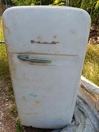 Frigorifero vintage da restaurare
