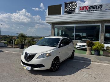 Lancia Ypsilon 1.3 MJT 16V 95 CV 5 porte S&S MOMO 