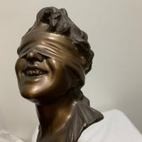 Statua bronzo Dea Bendata