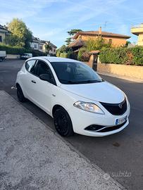 Lancia Ypsilon 1.0 Hybrid EcoChic Silver – 2021