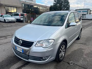 Volkswagen Touran 2.0 TDI DPF Highline **7 posti *