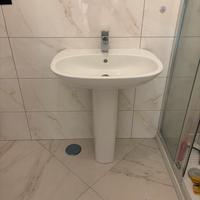 Lavandino bagno con colonna e rubinetto ideal stan