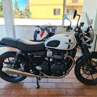 Triumph Street Twin KM 11.786 EURO 4