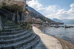 Palazzo / Stabile di 1000 m² con più di 5 locali a