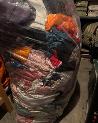 Abbigliamento bimba da 0 anni ai 2 anni gratis