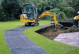 Scavo.con ruspa,, Saluzzo, giardino corte eluoghi