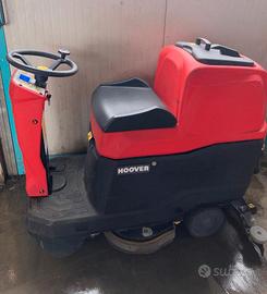 Lavapavimenti HOOVER 70UB uomo a bordo