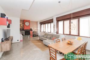 Zona Zivido ampia soluzione completamente ristrutt