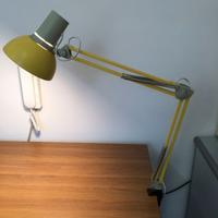 Lampada da scrivania colore giallo