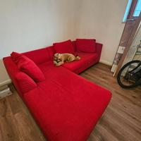 Divano rosso in tessuto