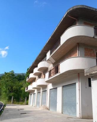 5 LOCALI A CIVITELLA ROVETO