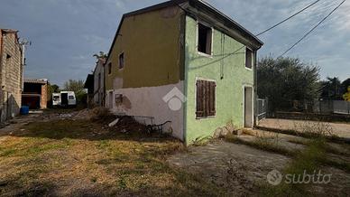 VILLA A SCHIERA A ARCOLE