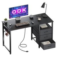 Scrivania ODK con 3 cassetti in tessuto con 2 pres