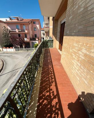Appartamento ampia metratura con balconi